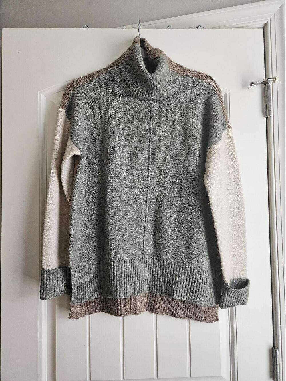 Tribal Colorblock Turtleneck Sweater TP/XS Super Soft & Comfy